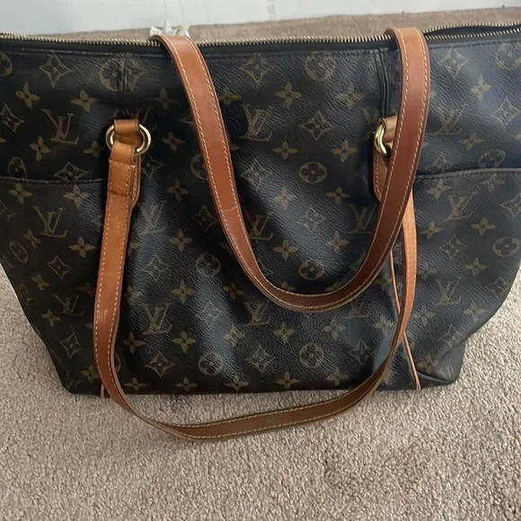 MM Monogram - Picture 1 of 12